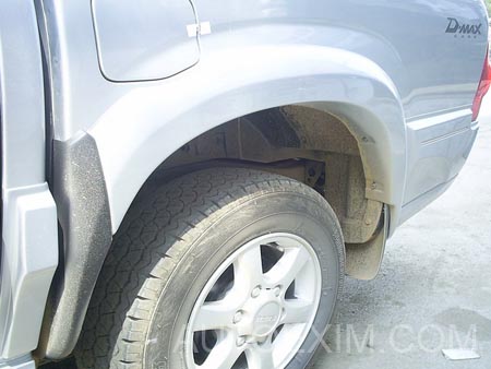 Rear fender flare d-max