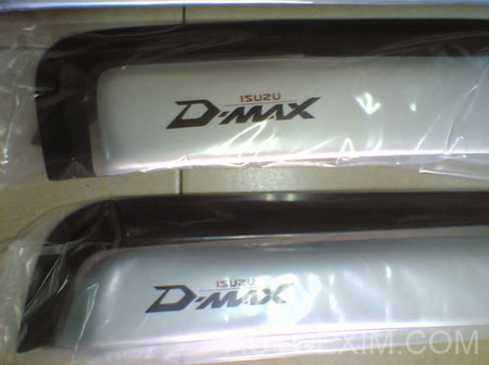 D-max silver with logo