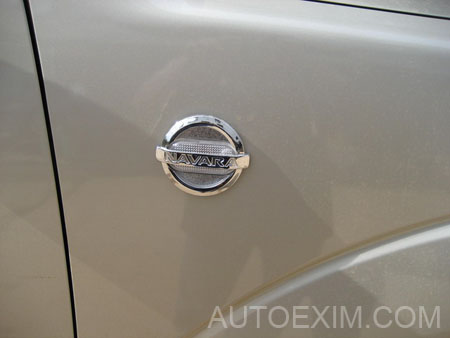 5.3).Side Lamp Cover Chrome Navara Logo